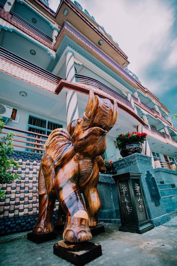 Amber Palace Hotel Myitkyinā Buitenkant foto