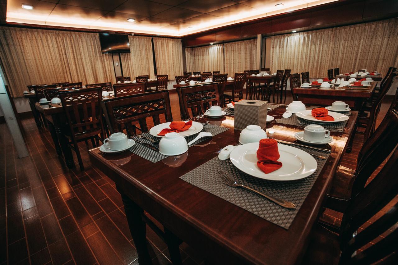 Amber Palace Hotel Myitkyinā Buitenkant foto