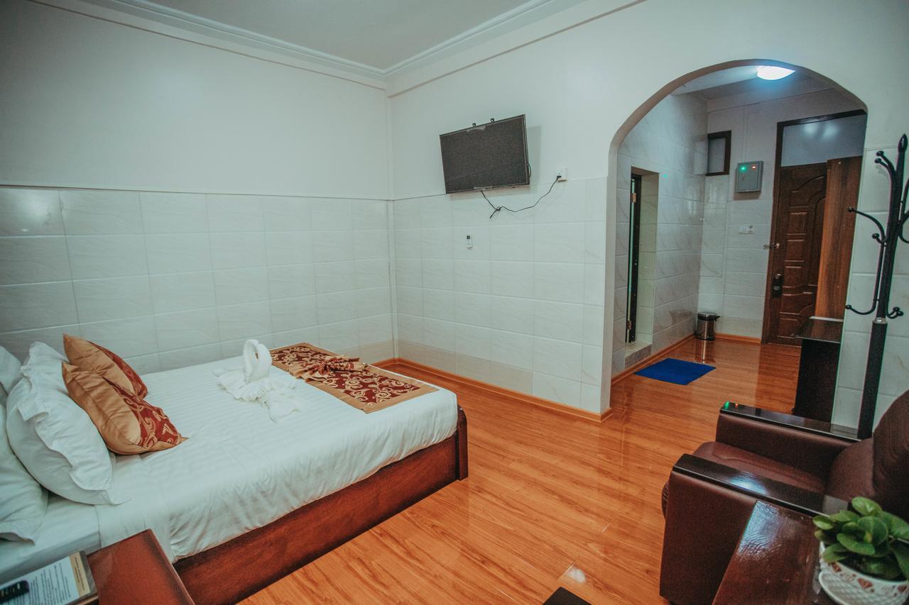 Amber Palace Hotel Myitkyinā Buitenkant foto