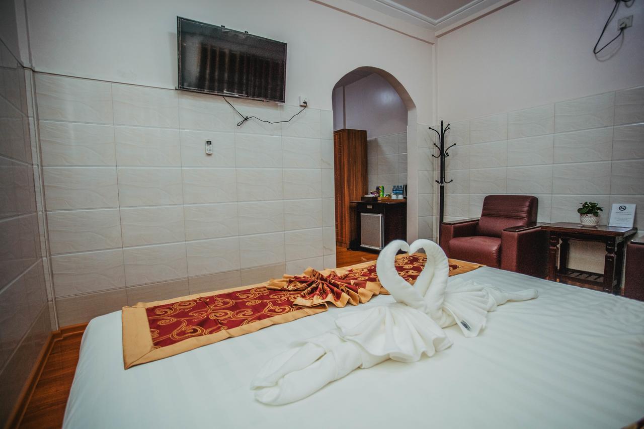 Amber Palace Hotel Myitkyinā Buitenkant foto