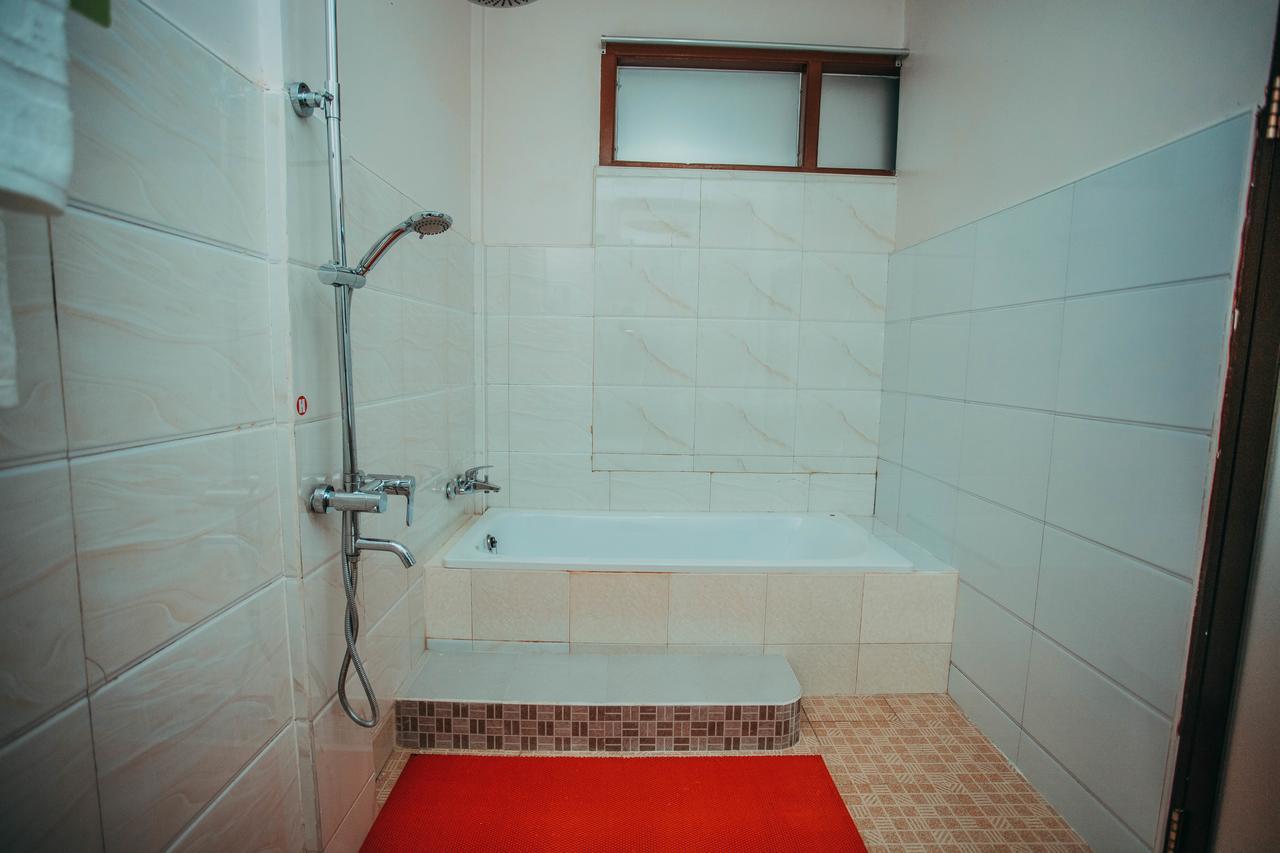 Amber Palace Hotel Myitkyinā Buitenkant foto